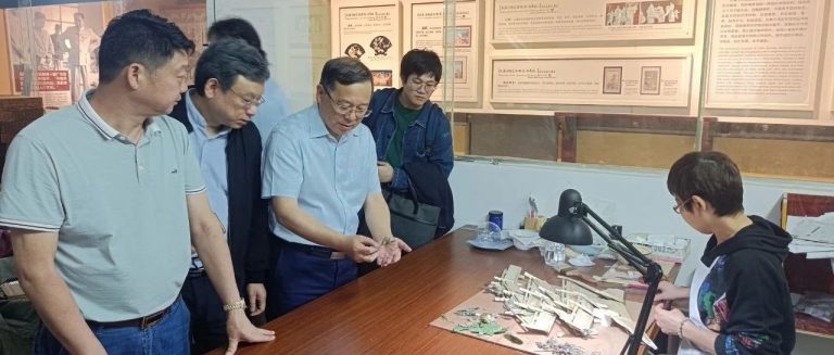 領略歷史文化魅力 探究貝雕藝術之美